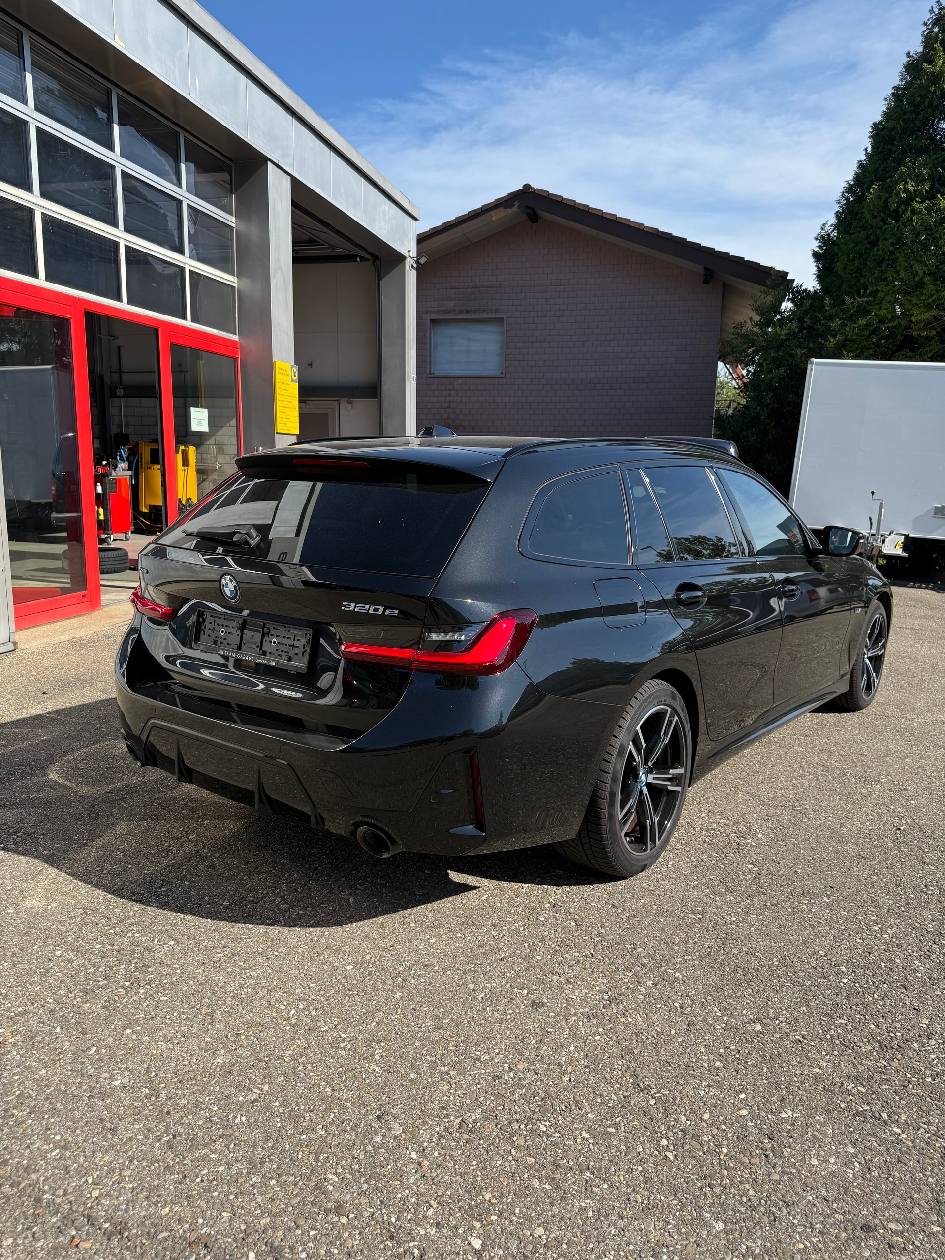 BMW 320e xDrive Touring Steptronic M Sport-showroom-element-1