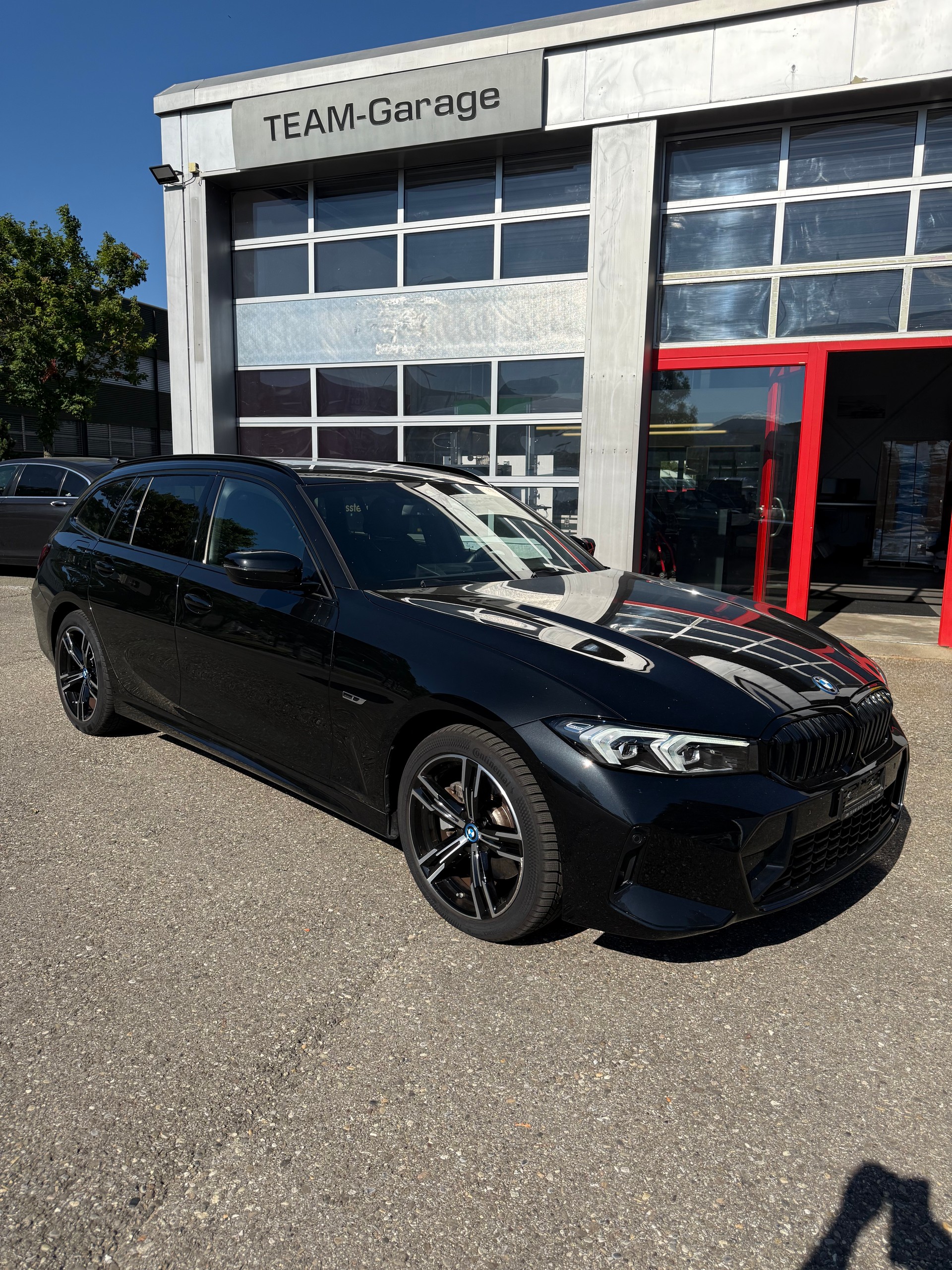 BMW 320e xDrive Touring Steptronic M Sport-showroom-element-2