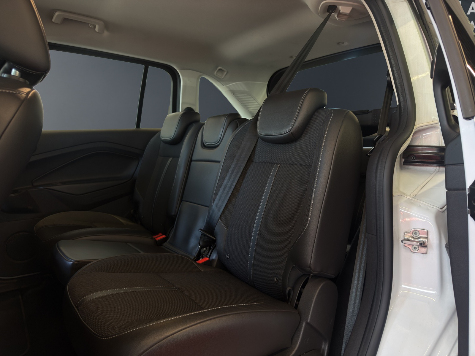 FORD C-Max 2.0 TDCi Titanium X PowerShift-image-21