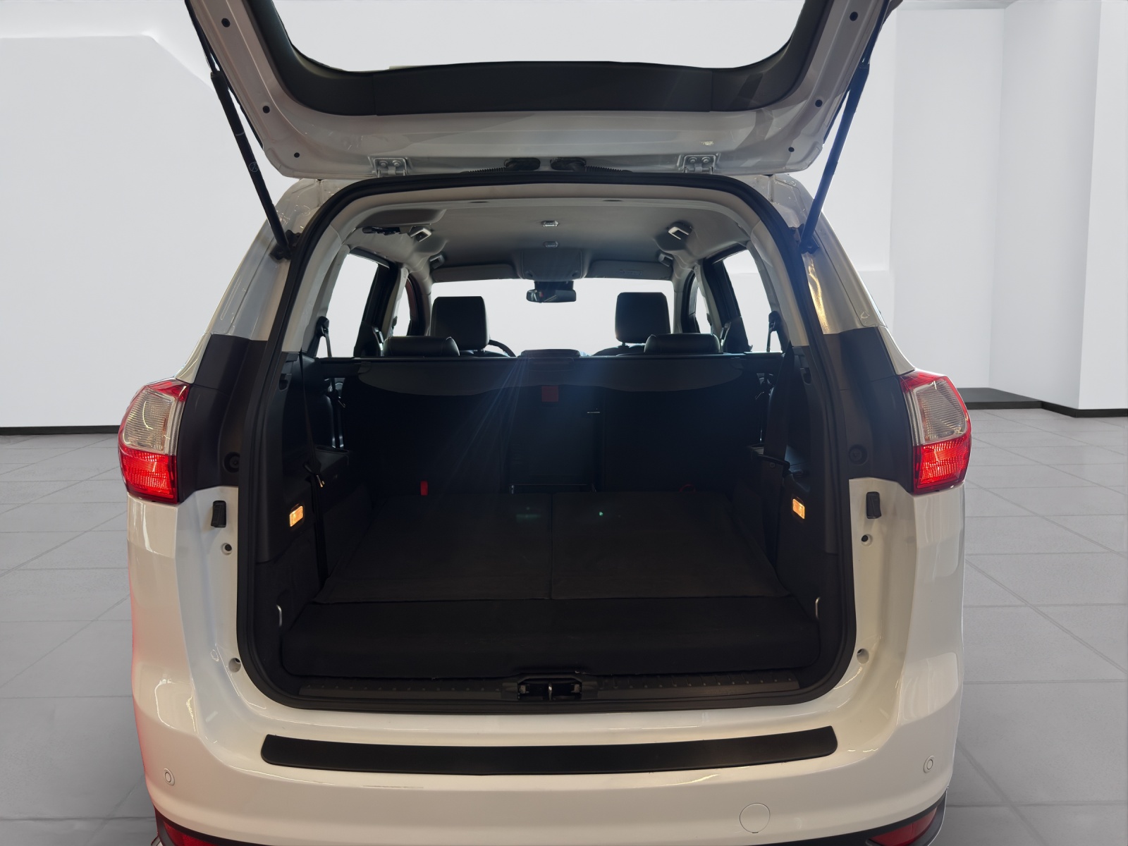 FORD C-Max 2.0 TDCi Titanium X PowerShift-image-8