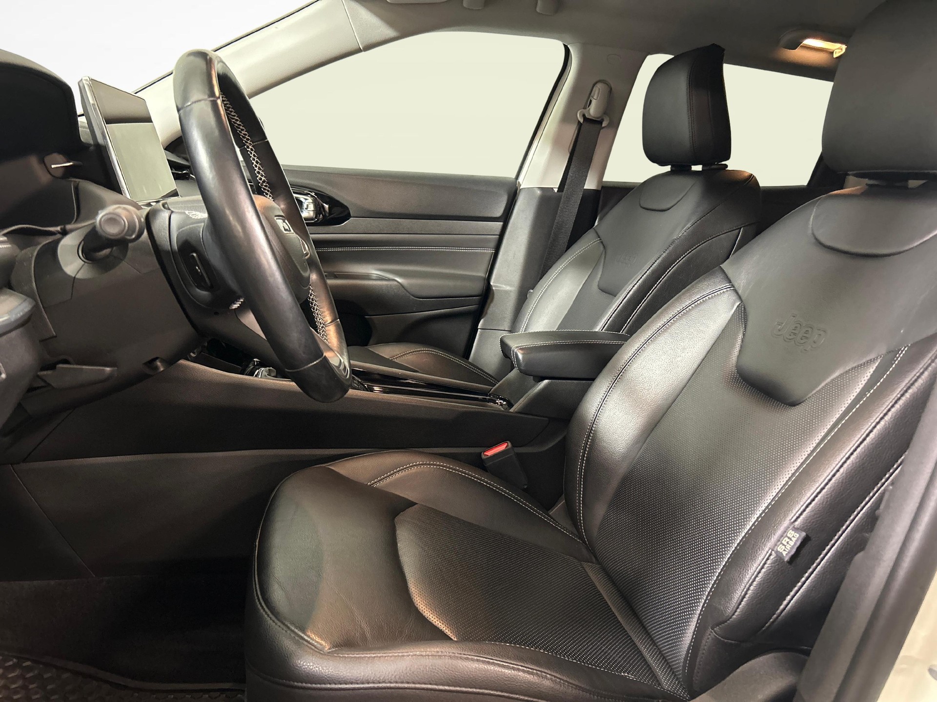 JEEP Compass 1.3 Limited 4xe-showroom-element-3