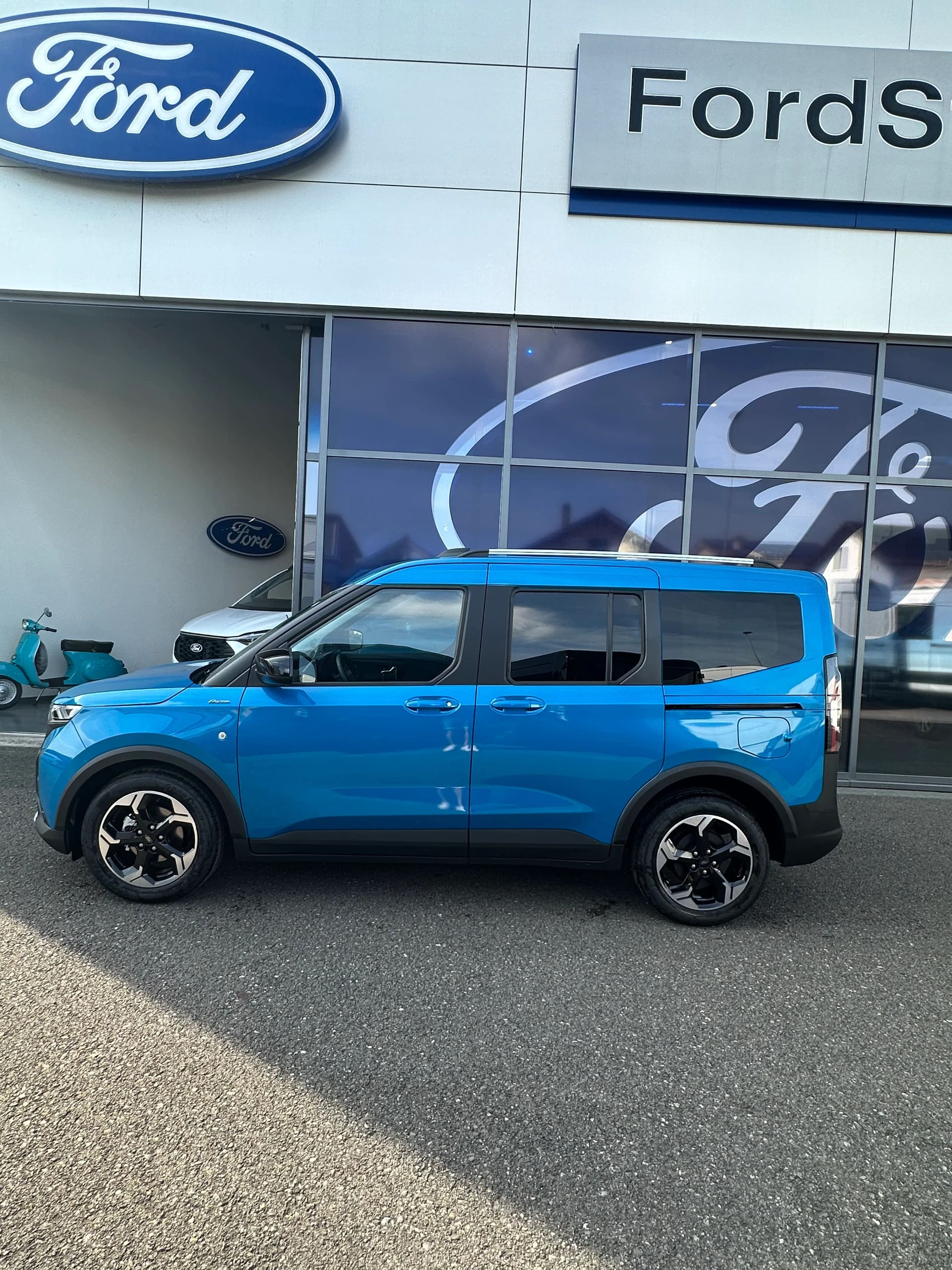 FORD TOURNEO COURIERier 1.0 EcoBoost A Active/125CV/Aut.-image-2