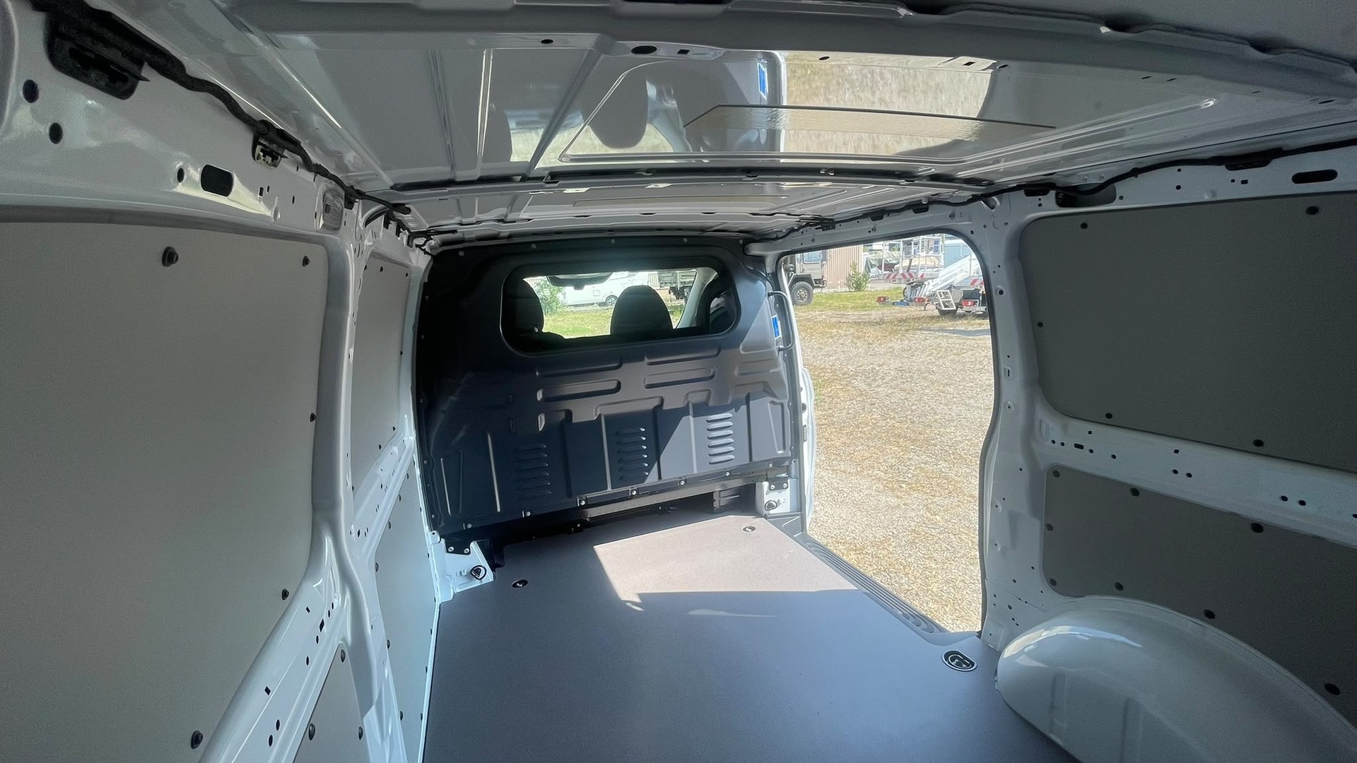 MERCEDES-BENZ Vito 114 Kaw. L 2.0 CDI Pro Worker-image-16