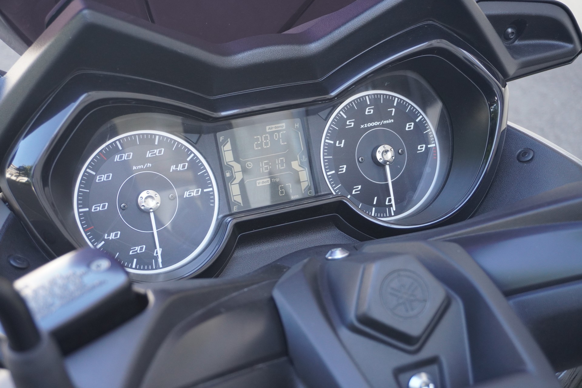 YAMAHA X-Max 300 Tech Max-image-9