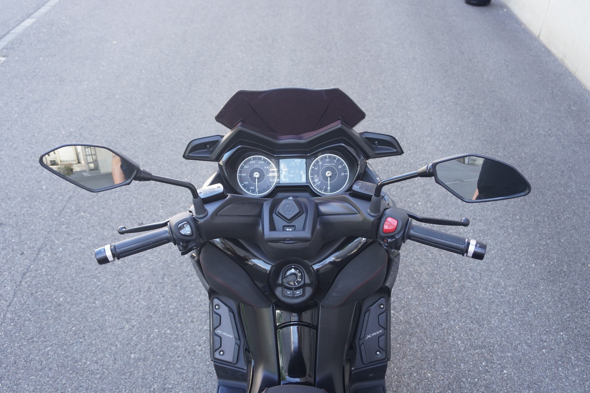 YAMAHA X-Max 300 Tech Max-image-8
