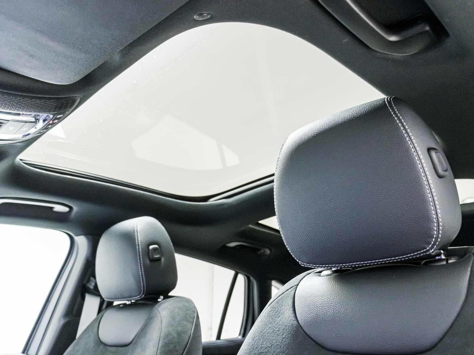 MERCEDES-BENZ GLA 220 d 4MATIC "Swiss Star"-image-8