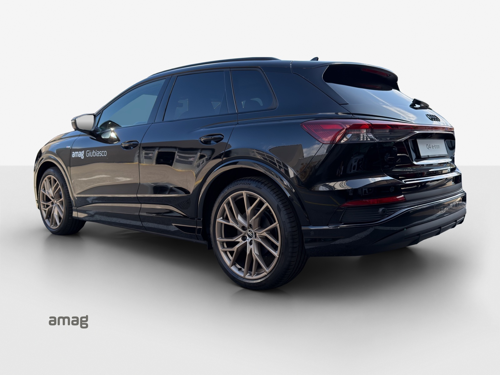 AUDI Q4 e-tron 45 Attraction quattro-showroom-element-2
