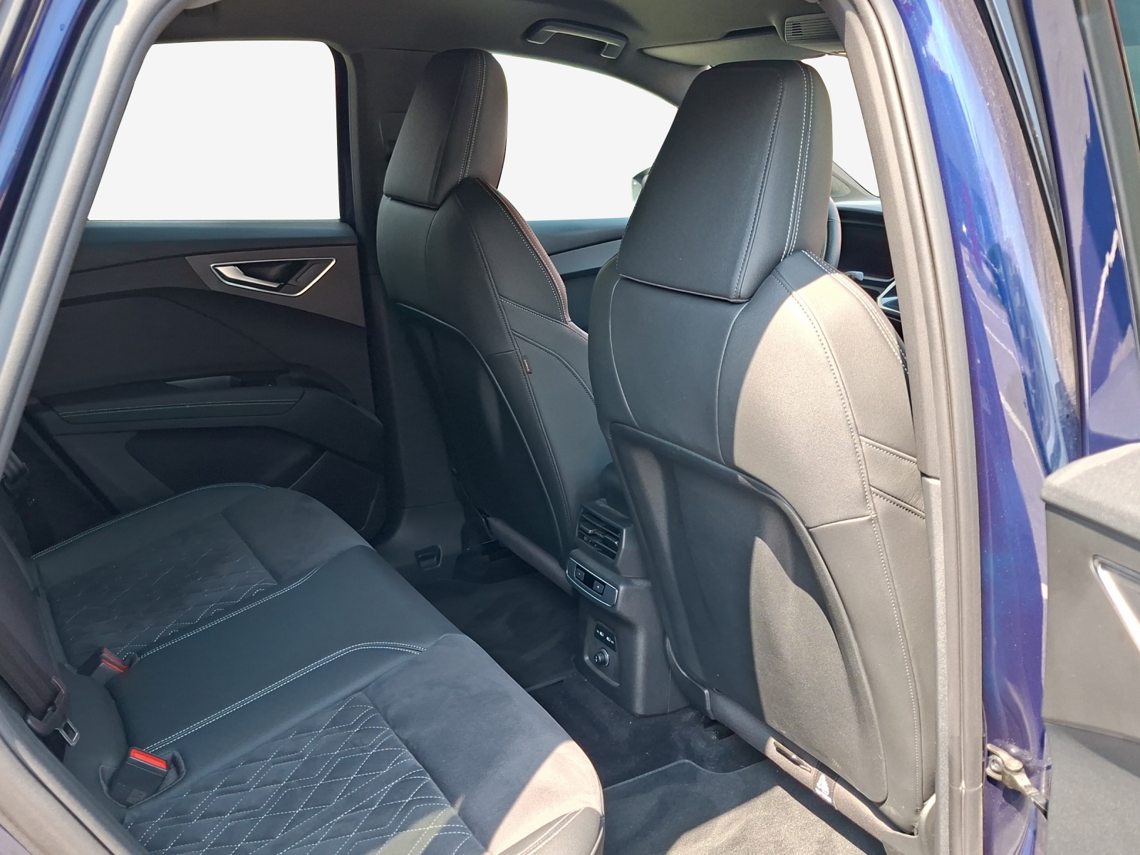 AUDI Q4 Sportback e-tron 50 quattro-image-13