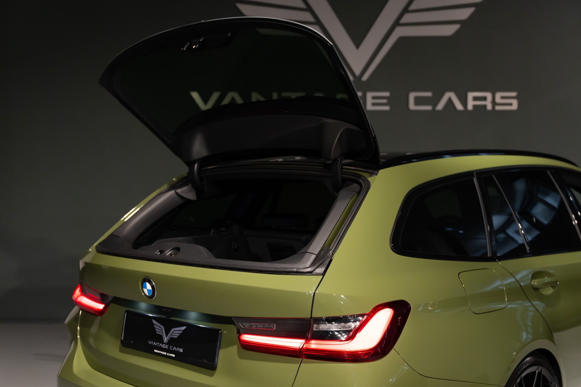 BMW M3 Touring xDrive Competition M-image-10