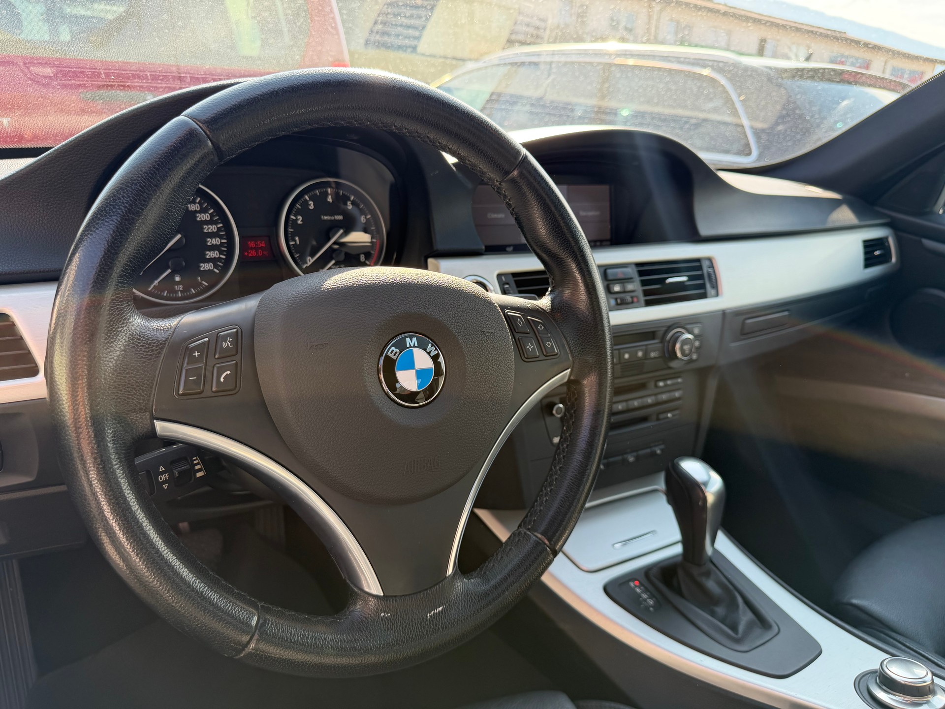 BMW 325xi Coupé-image-15