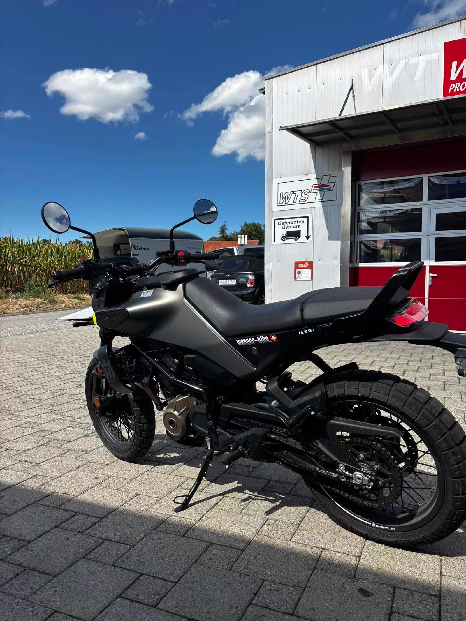 HUSQVARNA Svartpilen 125-image-2