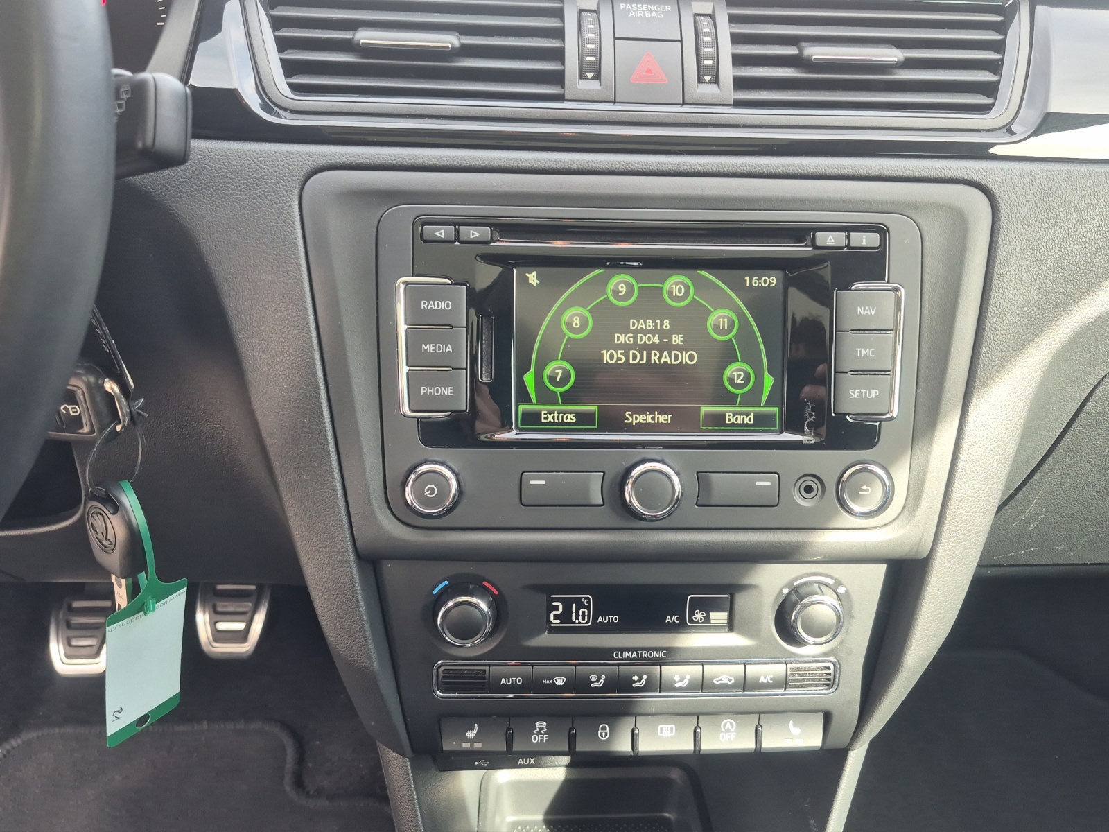 SKODA Rapid Spaceback 1.2 TSI Elegance-image-12