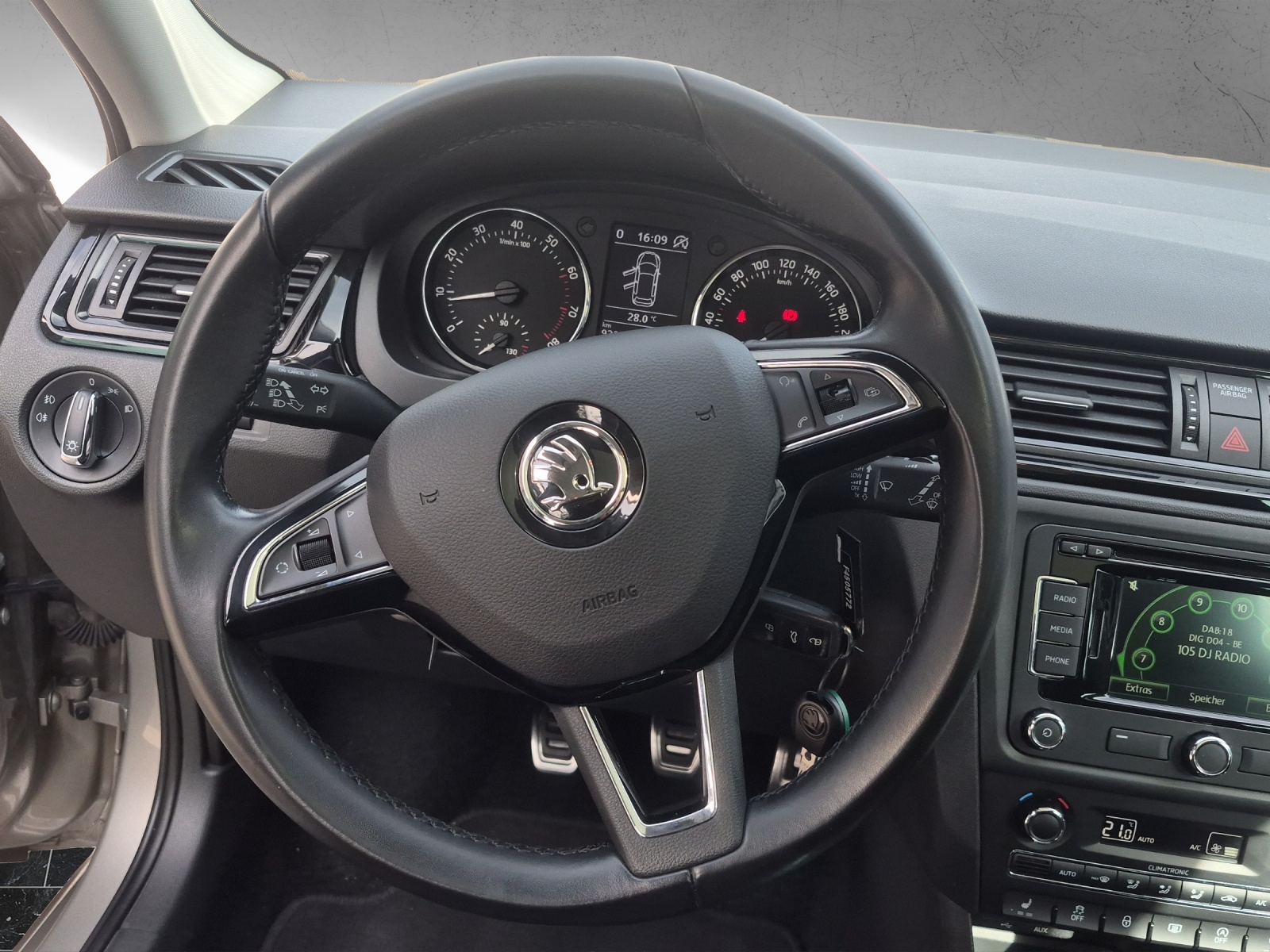 SKODA Rapid Spaceback 1.2 TSI Elegance-image-11