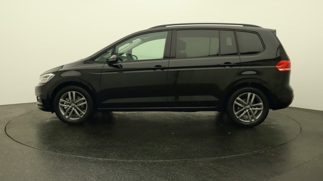 VW Touran 1.5 TSI EVO Limited-showroom-element-1