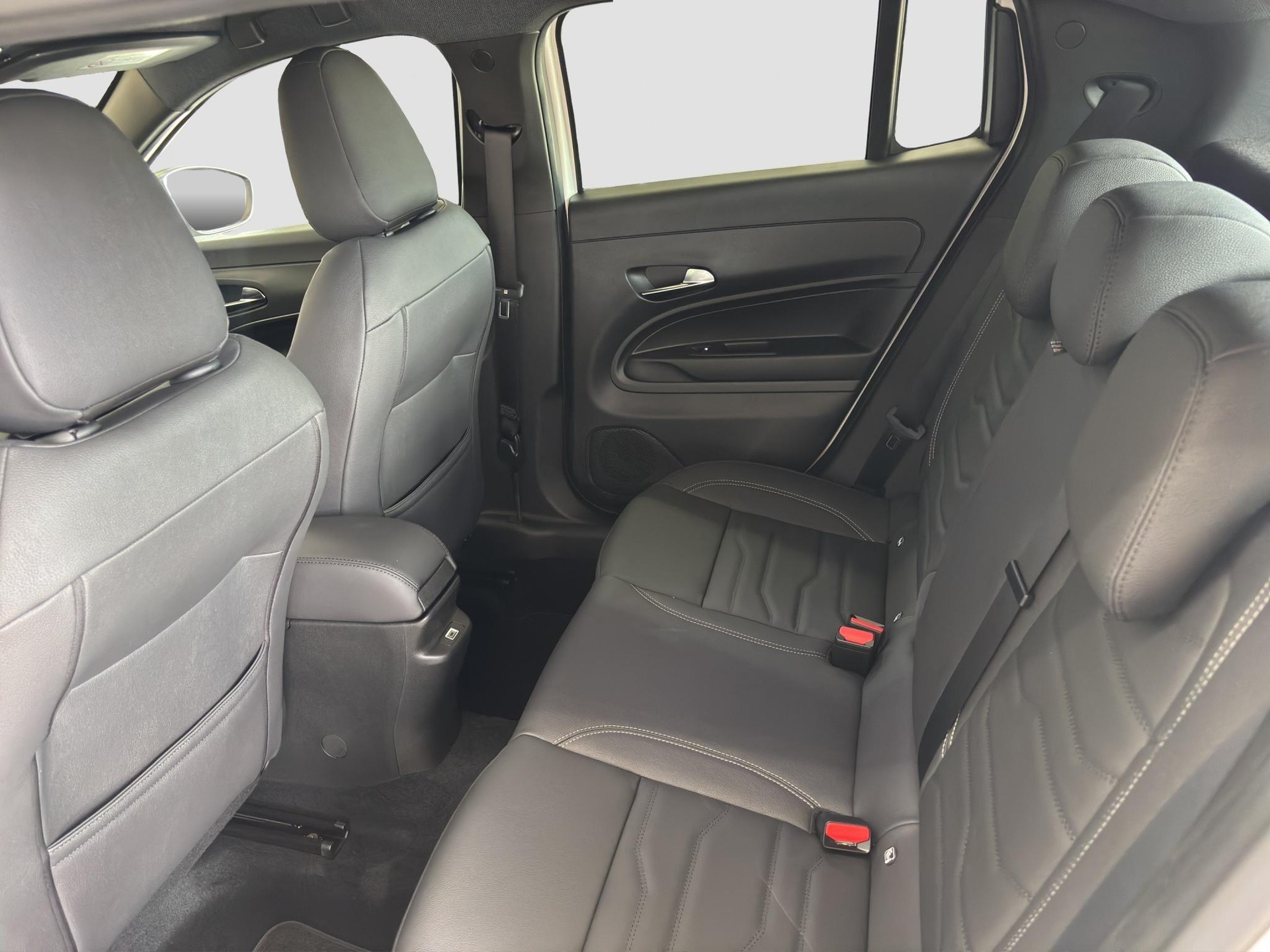 JEEP Avenger 1.2 MHEV Overland 4xe-image-16