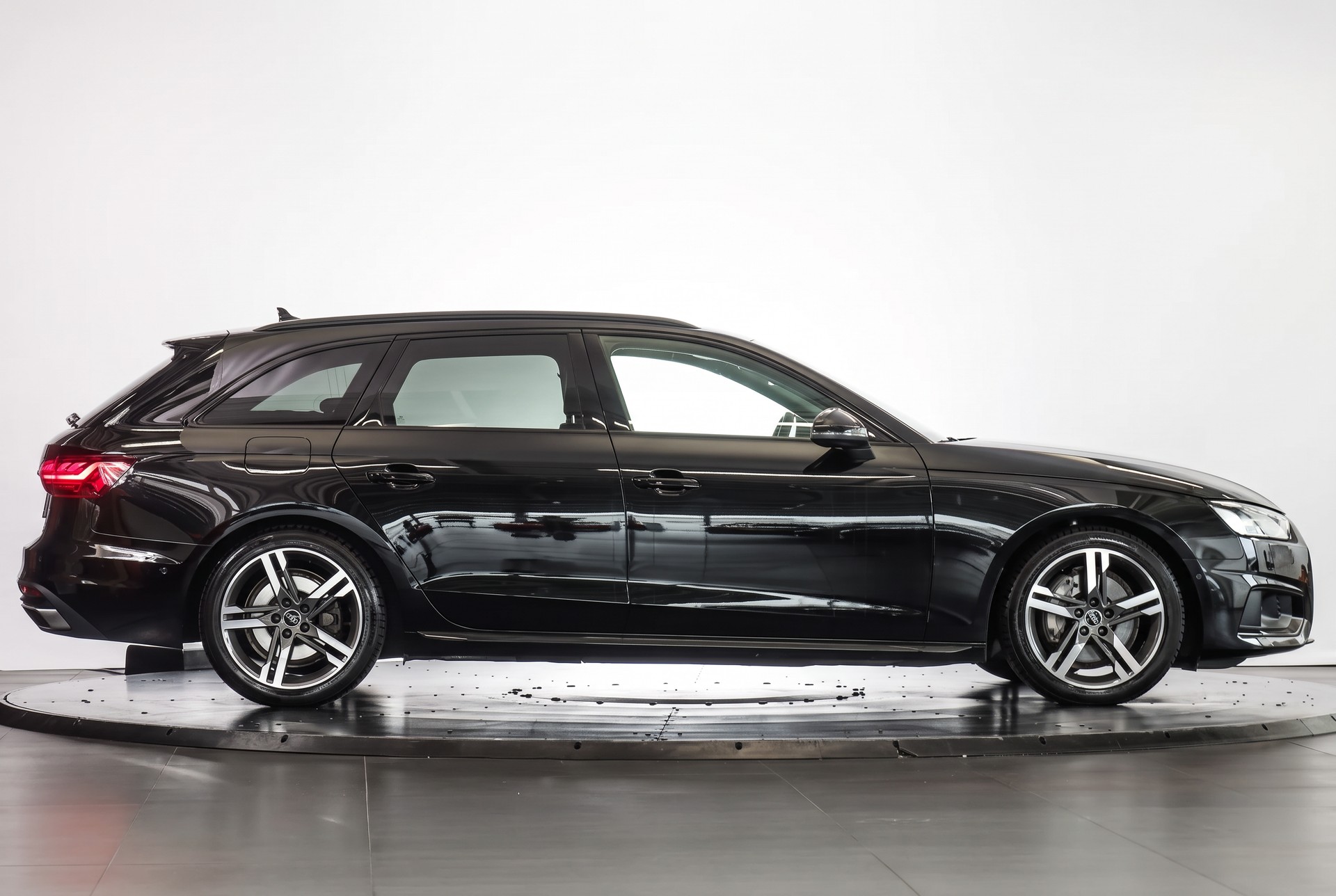 AUDI A4 Avant 40 TDI advanced quattro S-tronic Head-Up / Bang & Olufsen / Virtual Cockpit-image-5