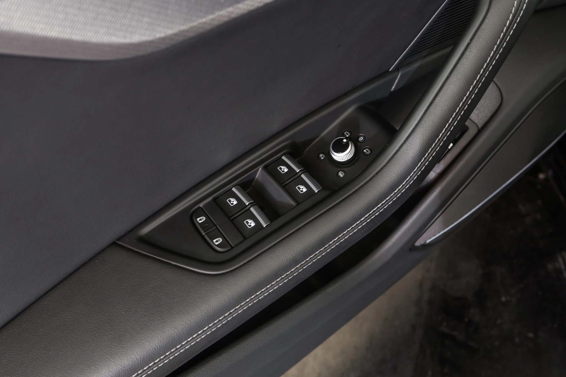 AUDI A4 Avant 40 TDI advanced quattro S-tronic Head-Up / Bang & Olufsen / Virtual Cockpit-image-15