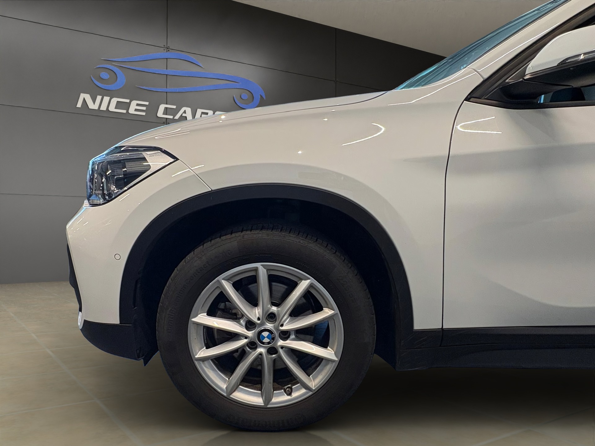 BMW X1 xDrive 18d Essential Edition Steptronic-image-27