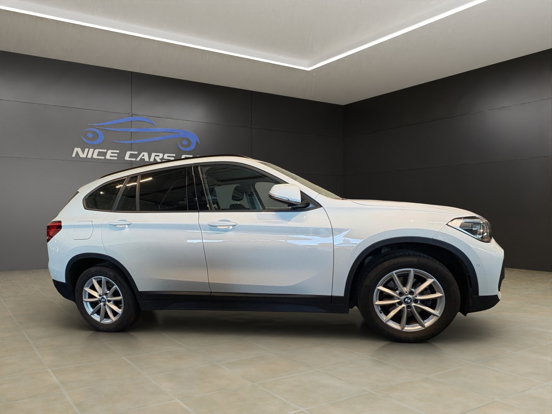 BMW X1 xDrive 18d Essential Edition Steptronic-image-7