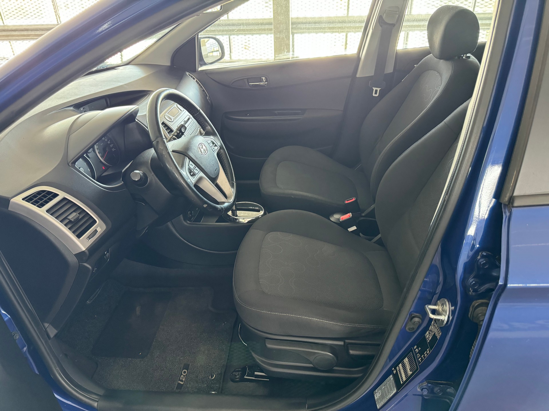 HYUNDAI i20 1.4 Style Automatic-image-9