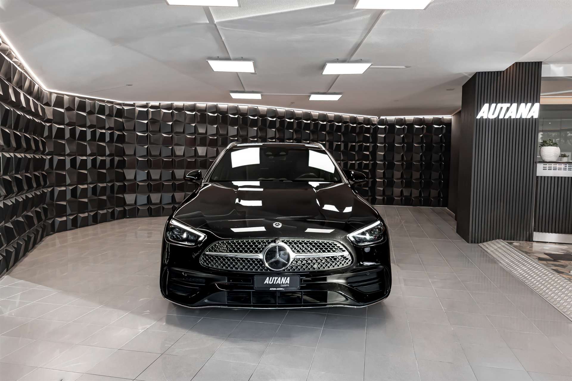 MERCEDES-BENZ C 220 d T 4Matic AMG Line-showroom-element-3