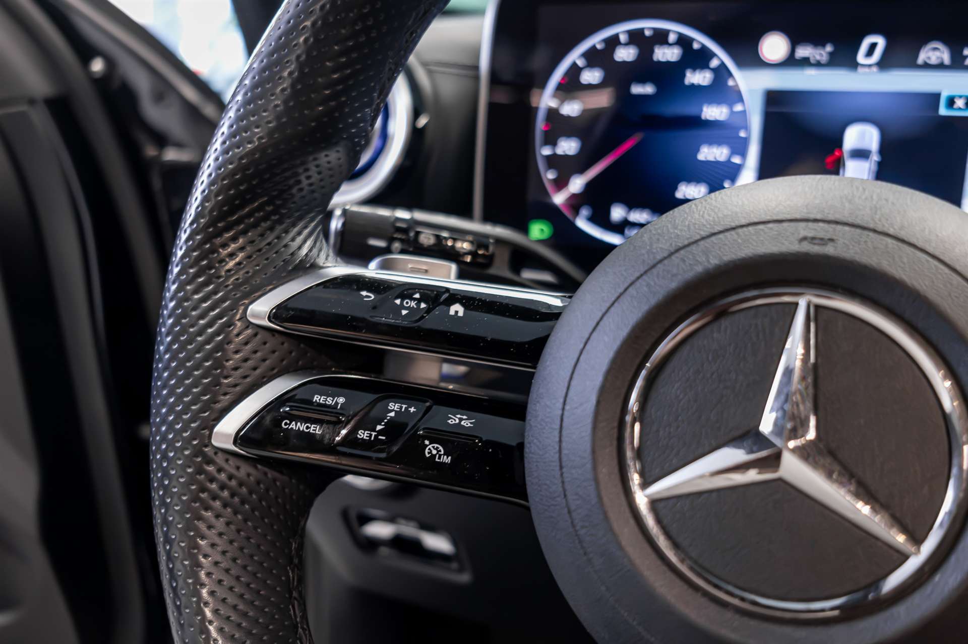 MERCEDES-BENZ C 220 d T 4Matic AMG Line-image-7