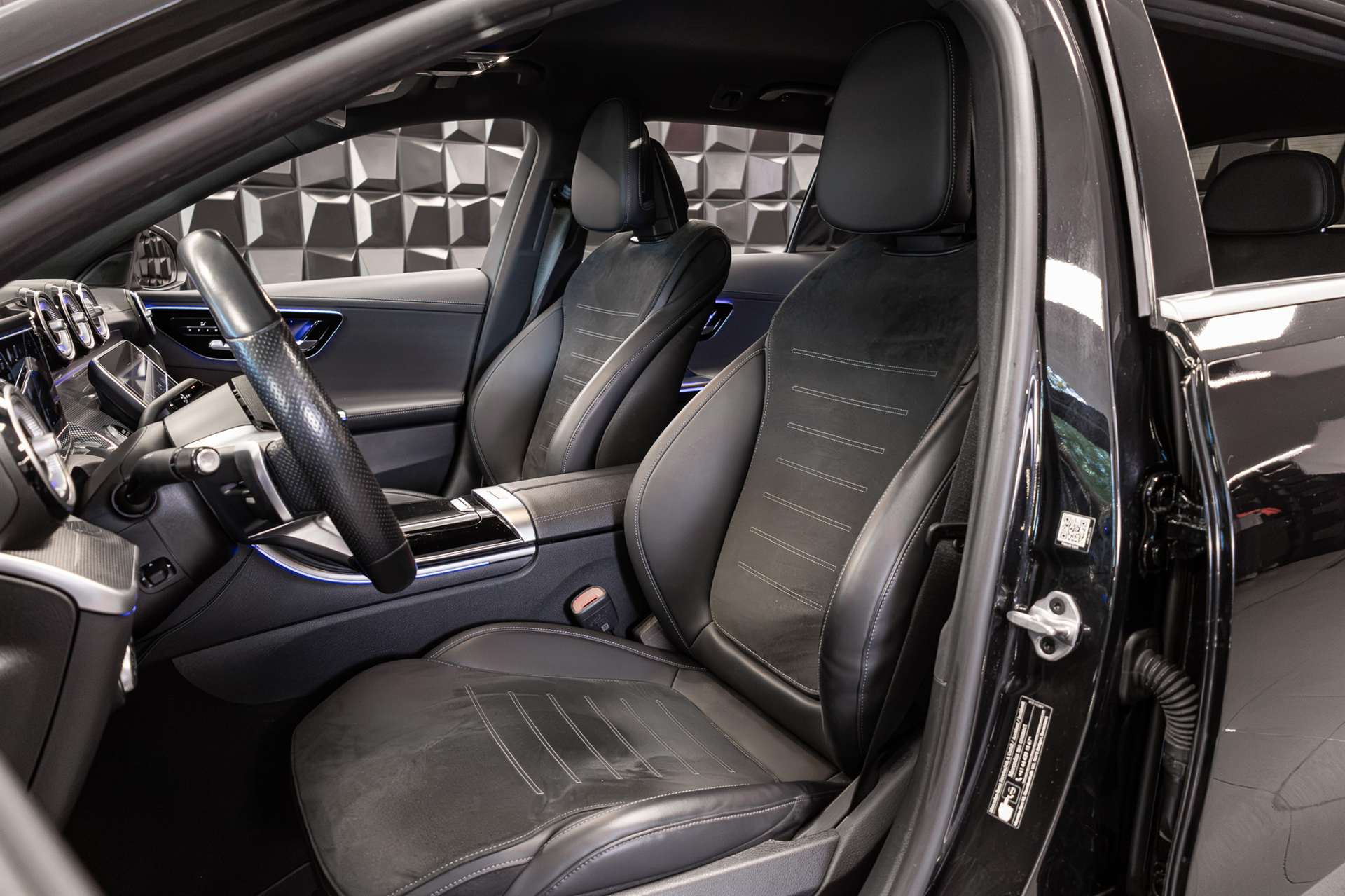 MERCEDES-BENZ C 220 d T 4Matic AMG Line-image-13