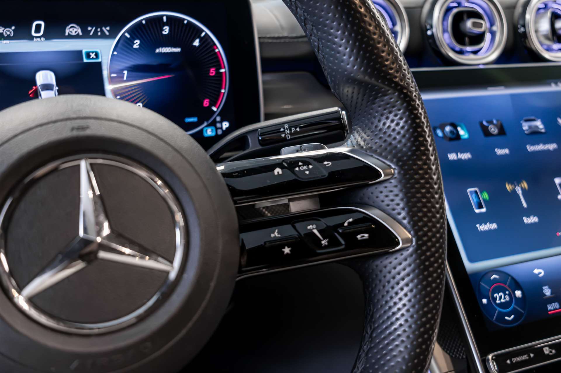 MERCEDES-BENZ C 220 d T 4Matic AMG Line-image-8