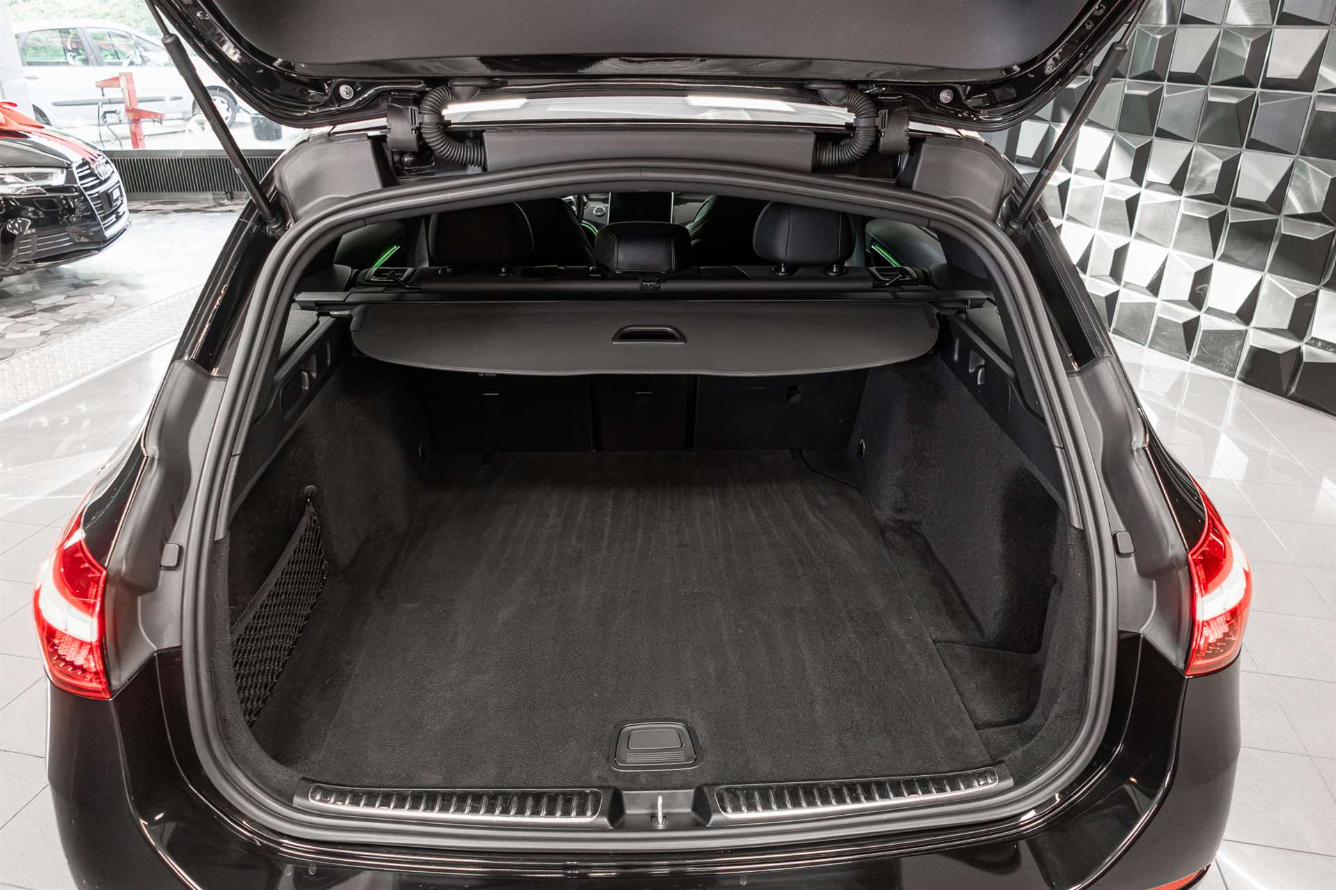 MERCEDES-BENZ C 220 d T 4Matic AMG Line-image-26
