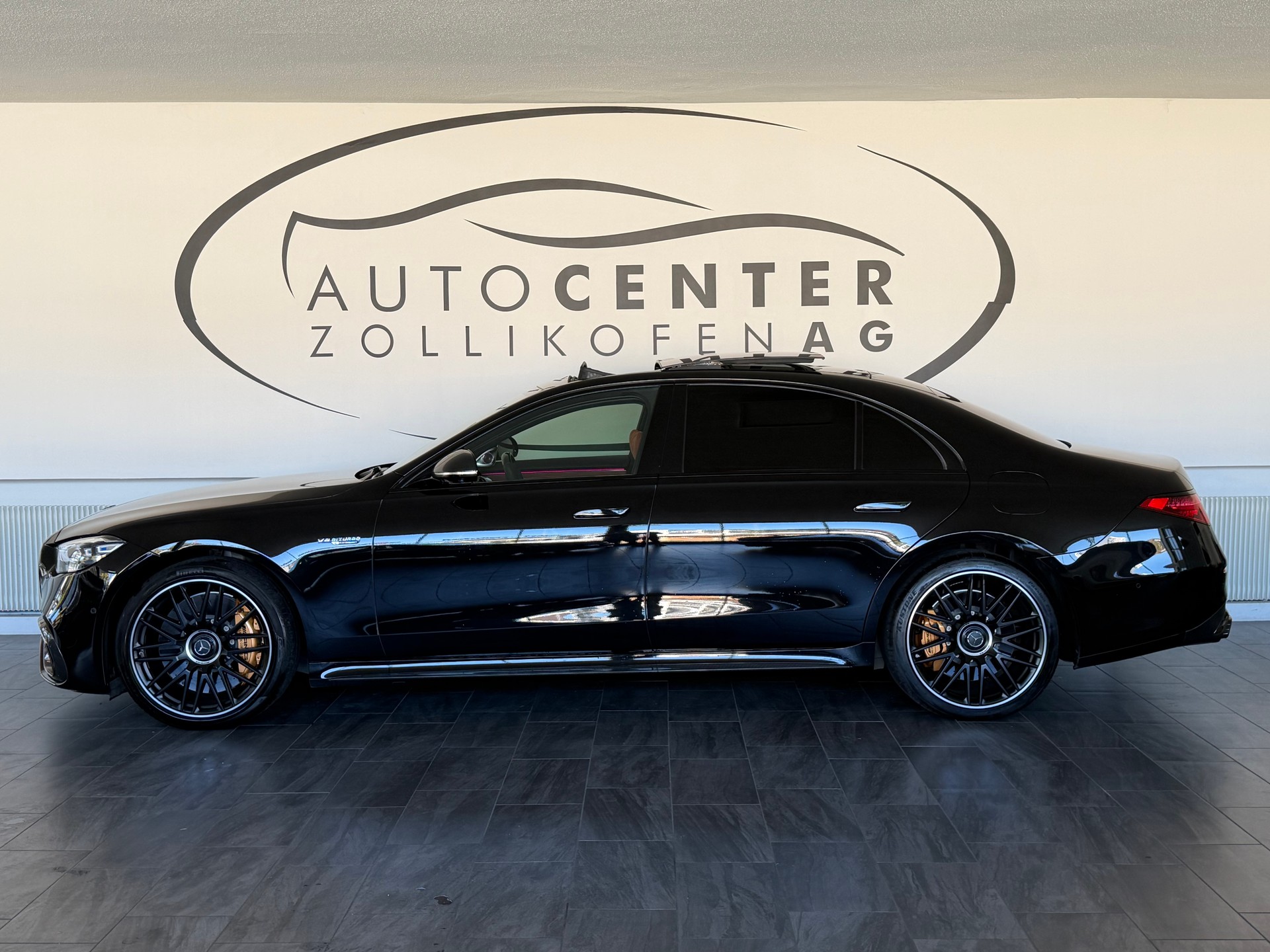 MERCEDES-BENZ E PERFORMANCE-showroom-element-3