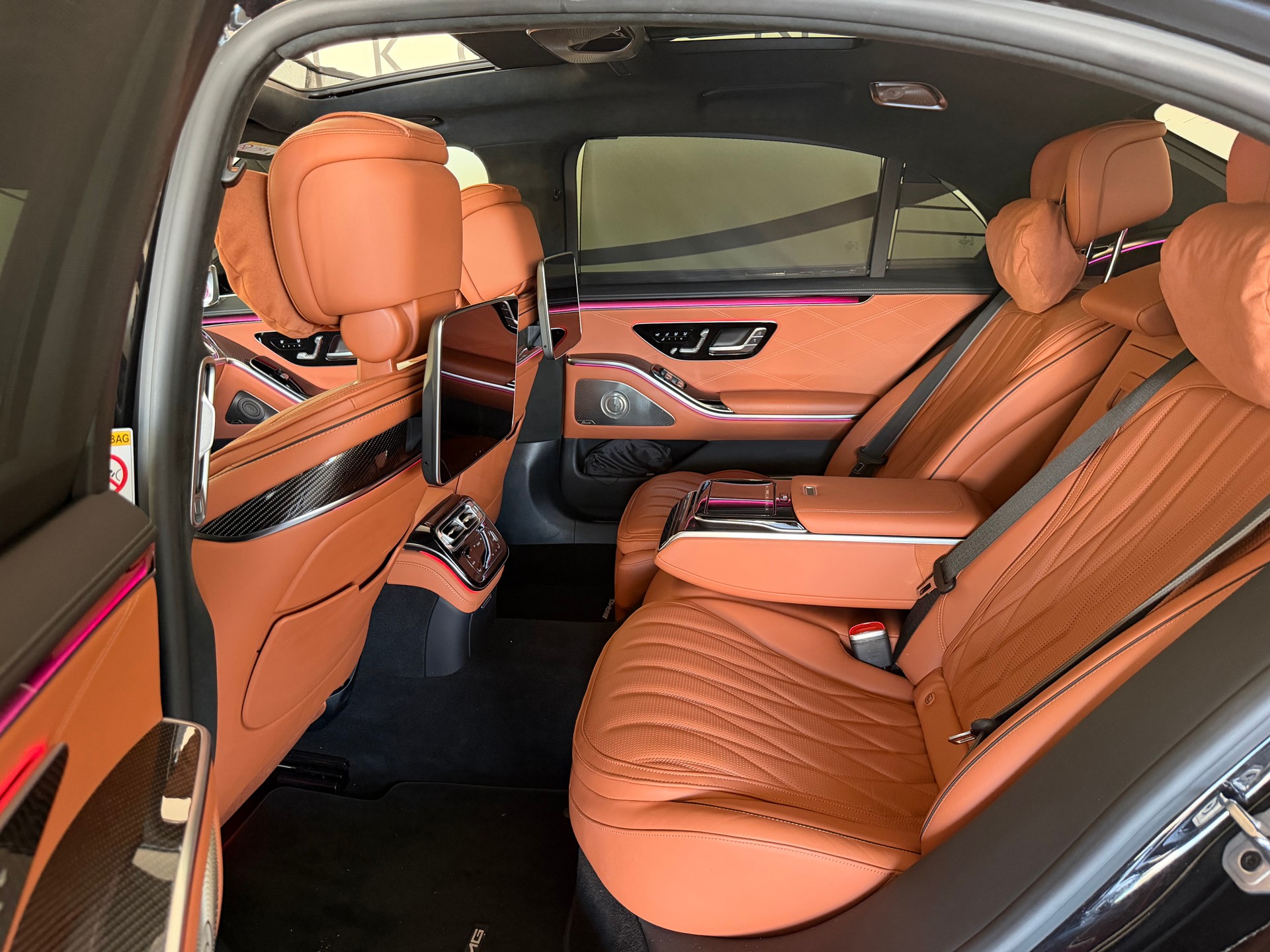 MERCEDES-BENZ E PERFORMANCE-image-8
