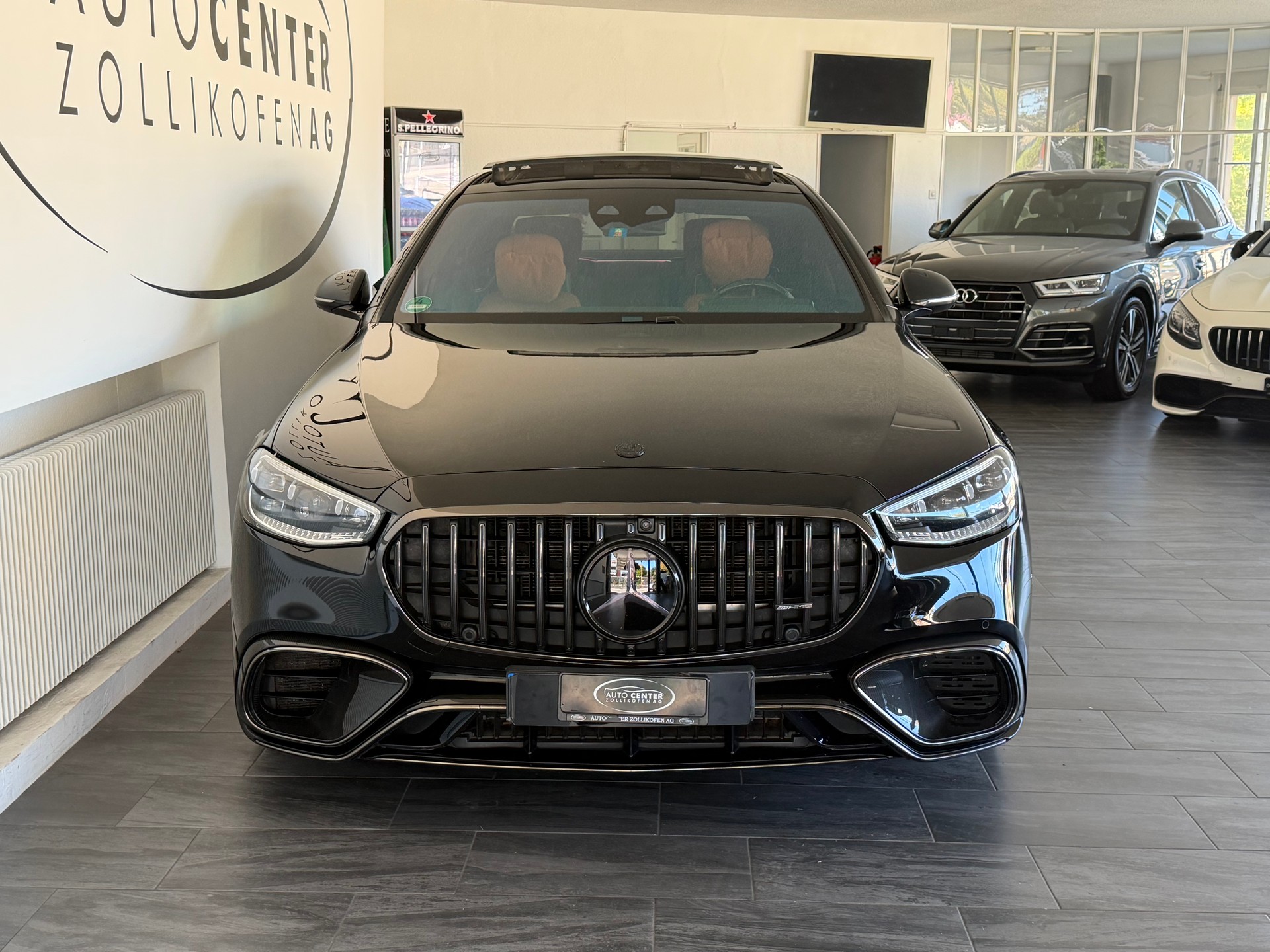 MERCEDES-BENZ E PERFORMANCE-showroom-element-2
