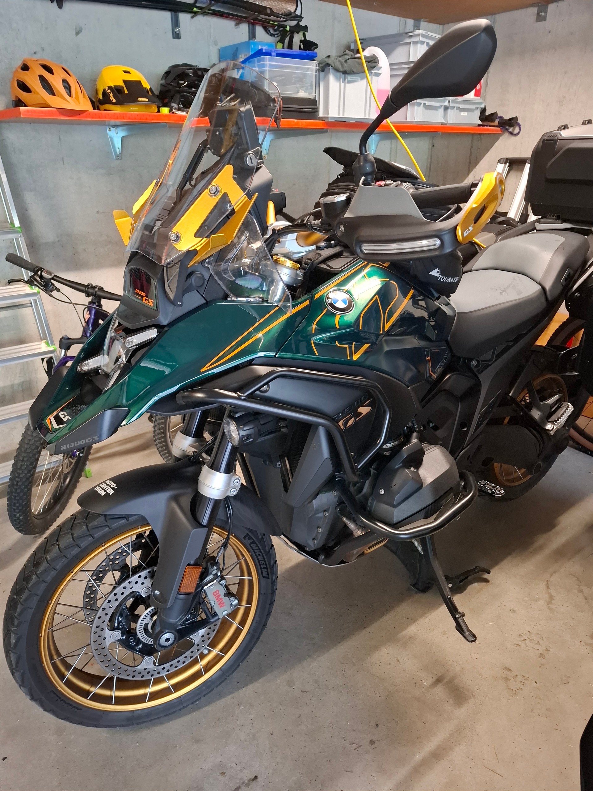 BMW R 1300 GS-image-1