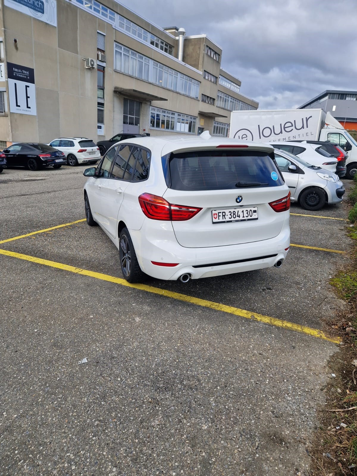 BMW 218d xDrive Gran Tourer Steptronic Essential Edition-image-3