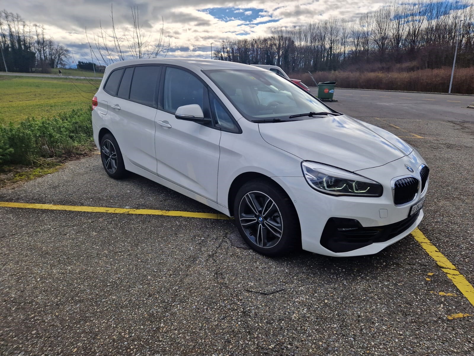BMW 218d xDrive Gran Tourer Steptronic Essential Edition-image-1