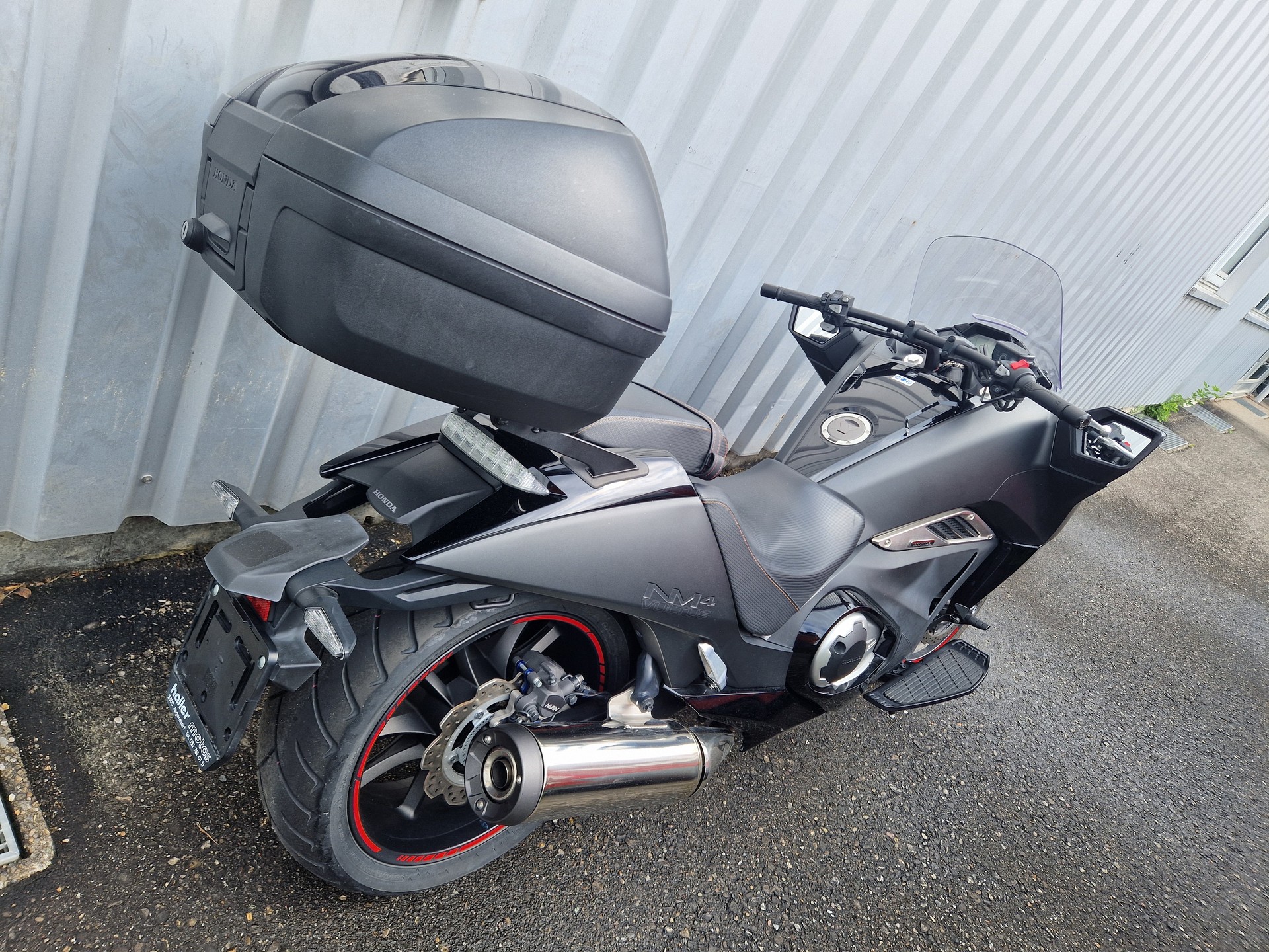 HONDA NM4 Vultus KUNDENAUFTRAG-showroom-element-3