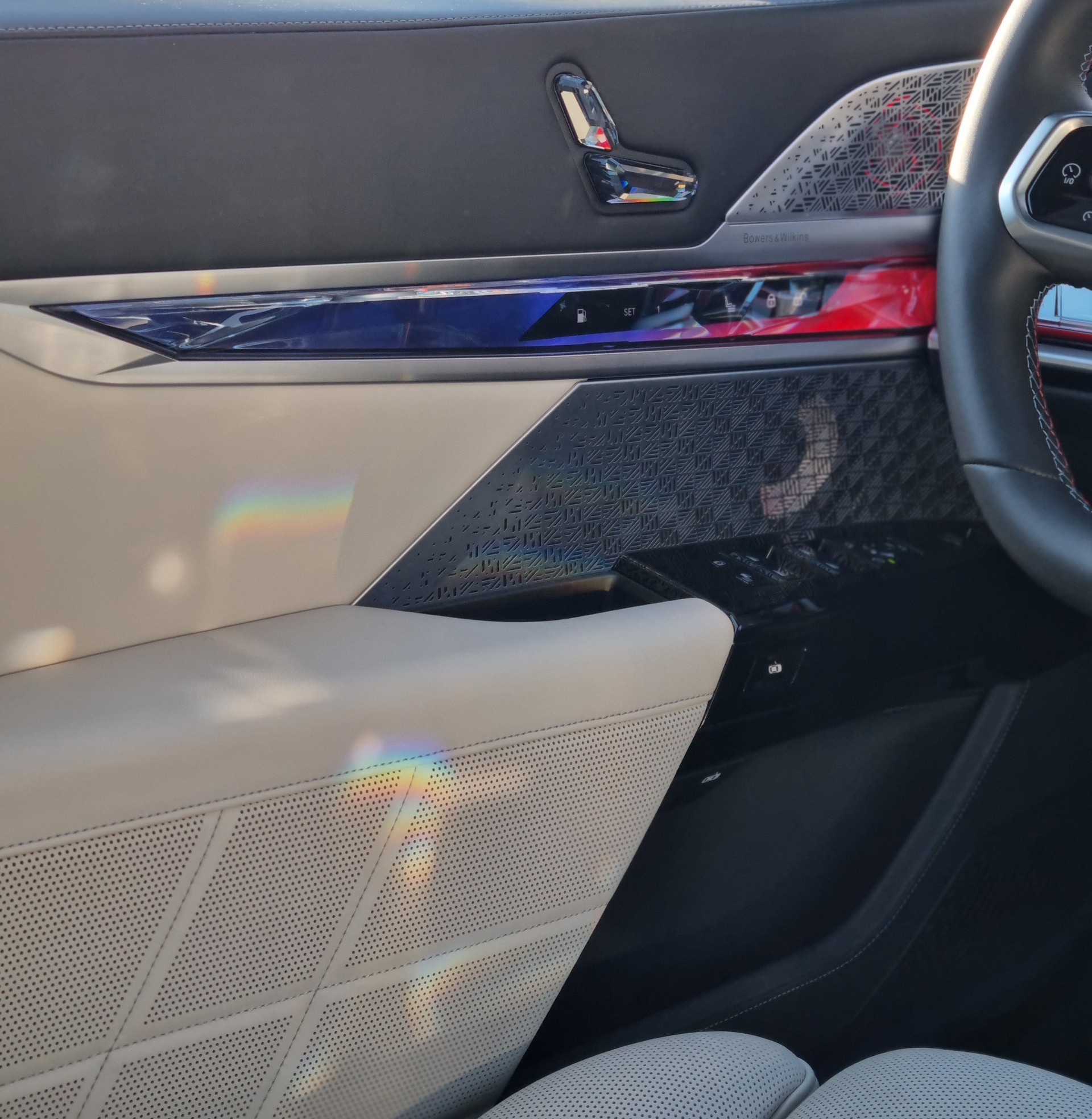 BMW M760e xDrive Steptronic-image-9
