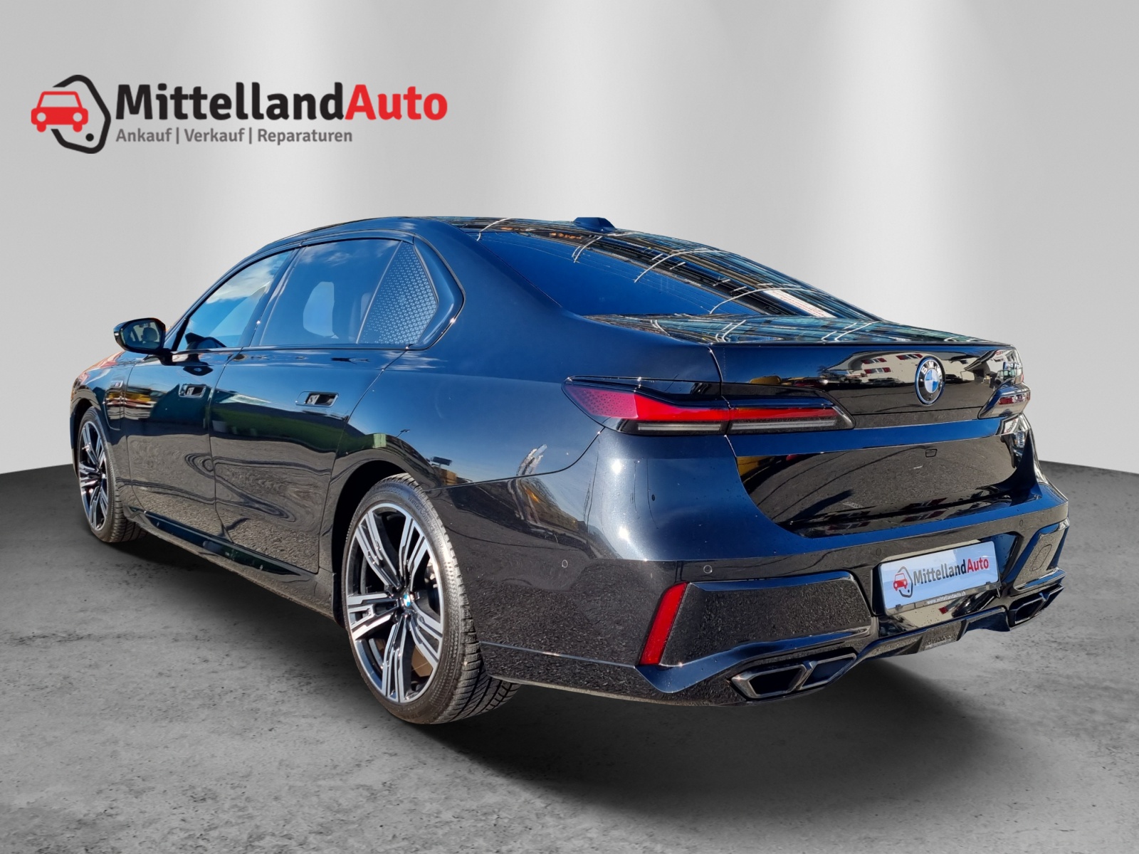 BMW M760e xDrive Steptronic-image-15