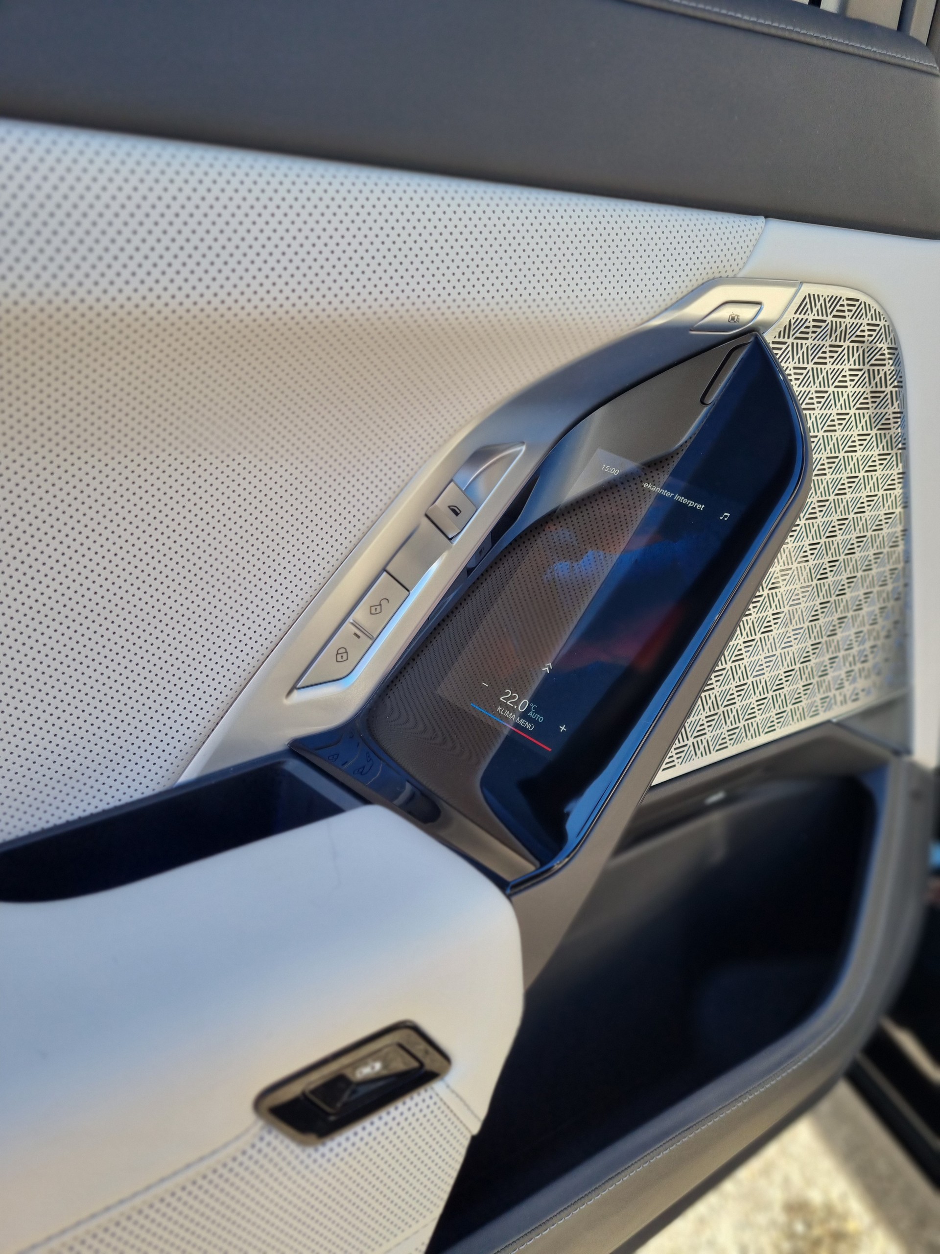 BMW M760e xDrive Steptronic-image-12