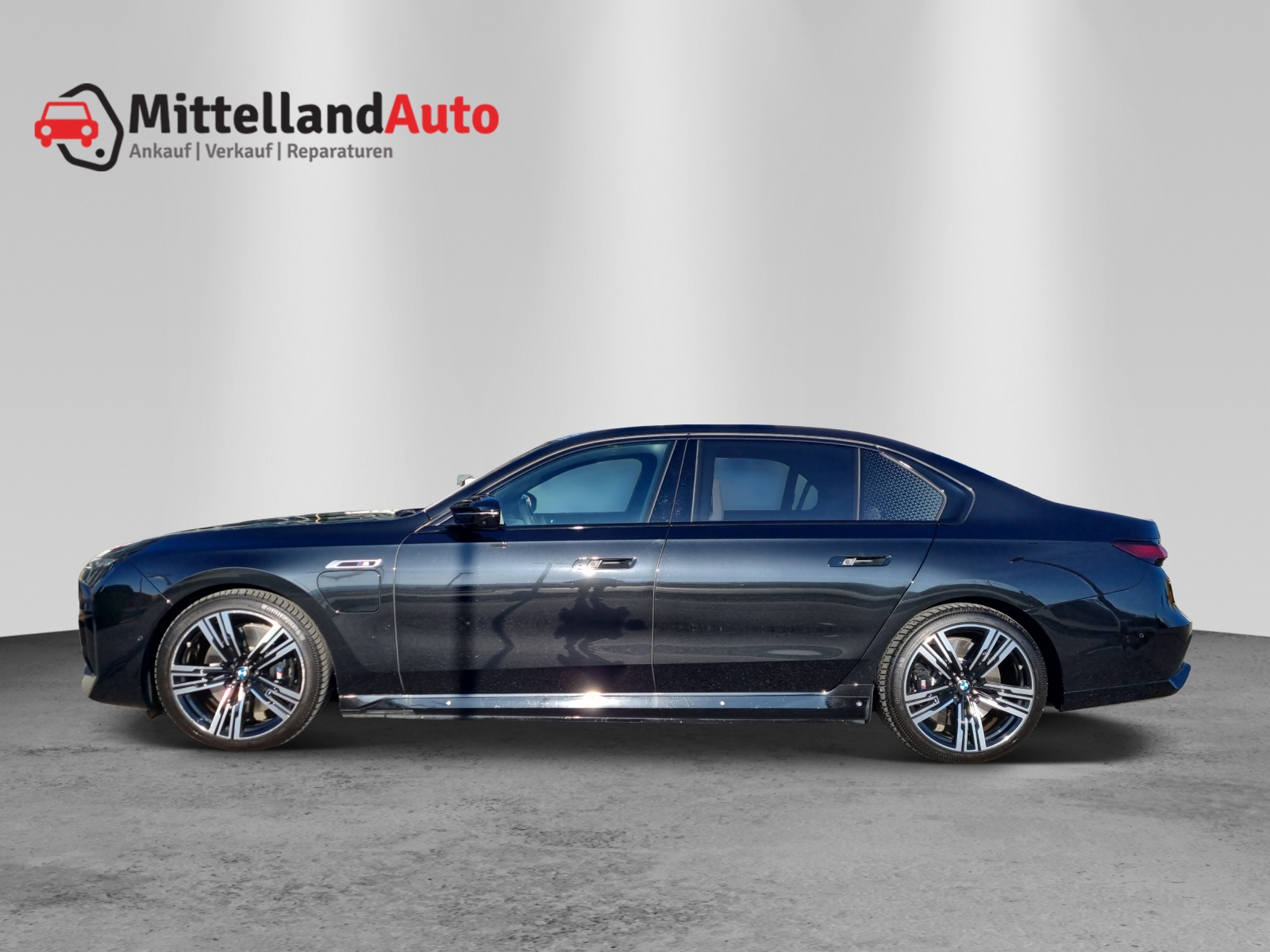 BMW M760e xDrive Steptronic-image-4