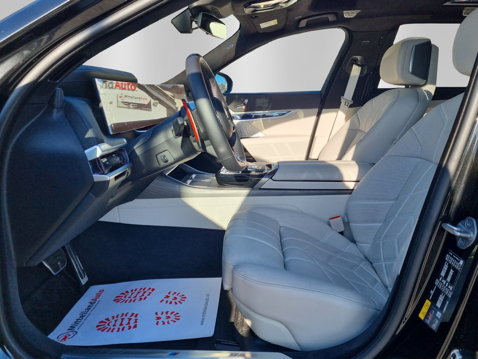 BMW M760e xDrive Steptronic-image-8
