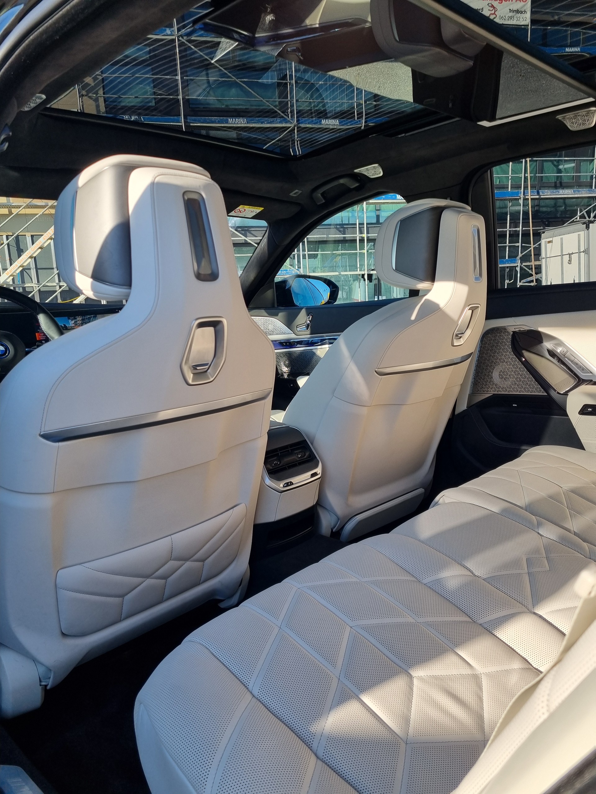 BMW M760e xDrive Steptronic-image-11