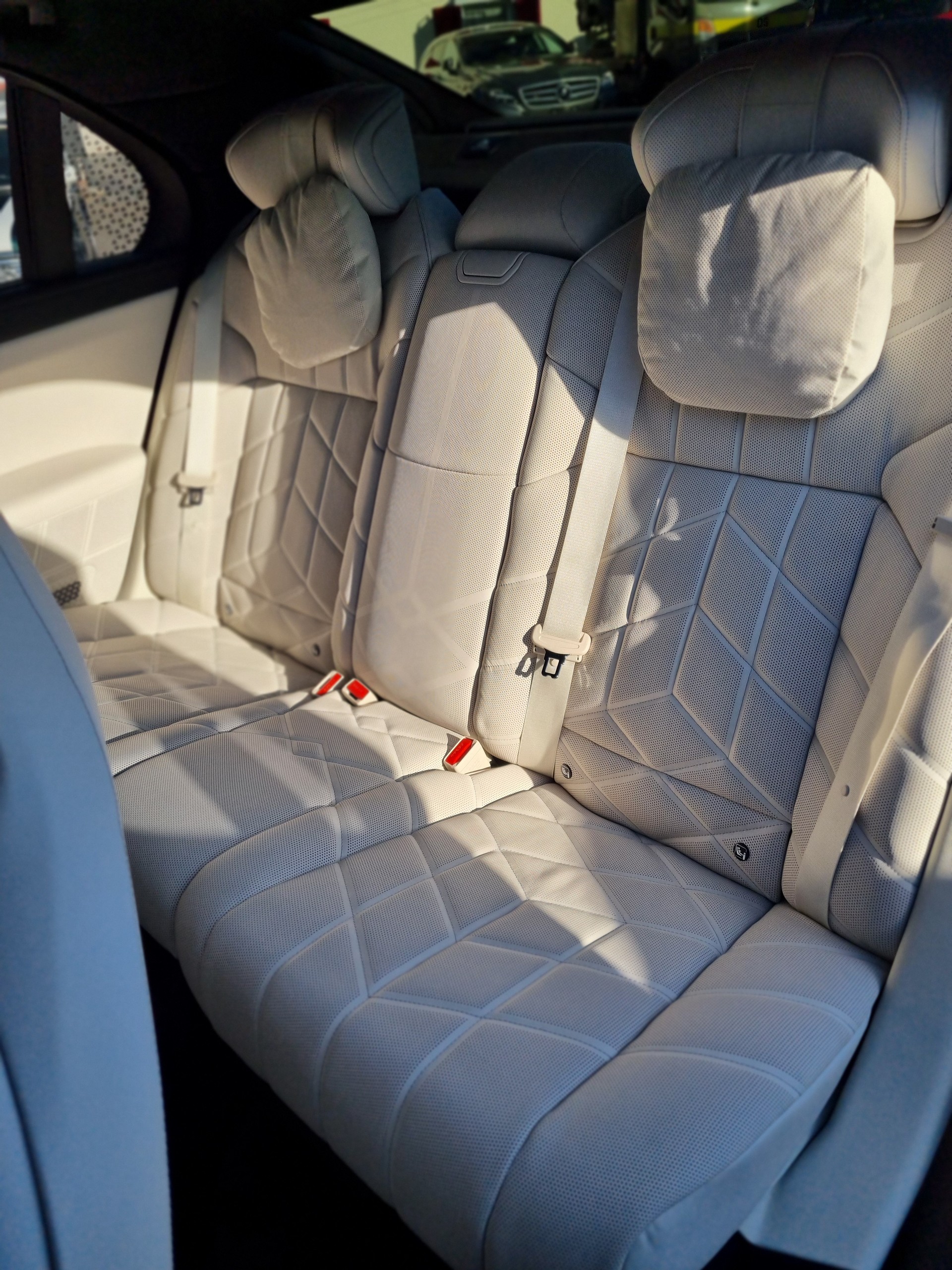 BMW M760e xDrive Steptronic-image-10