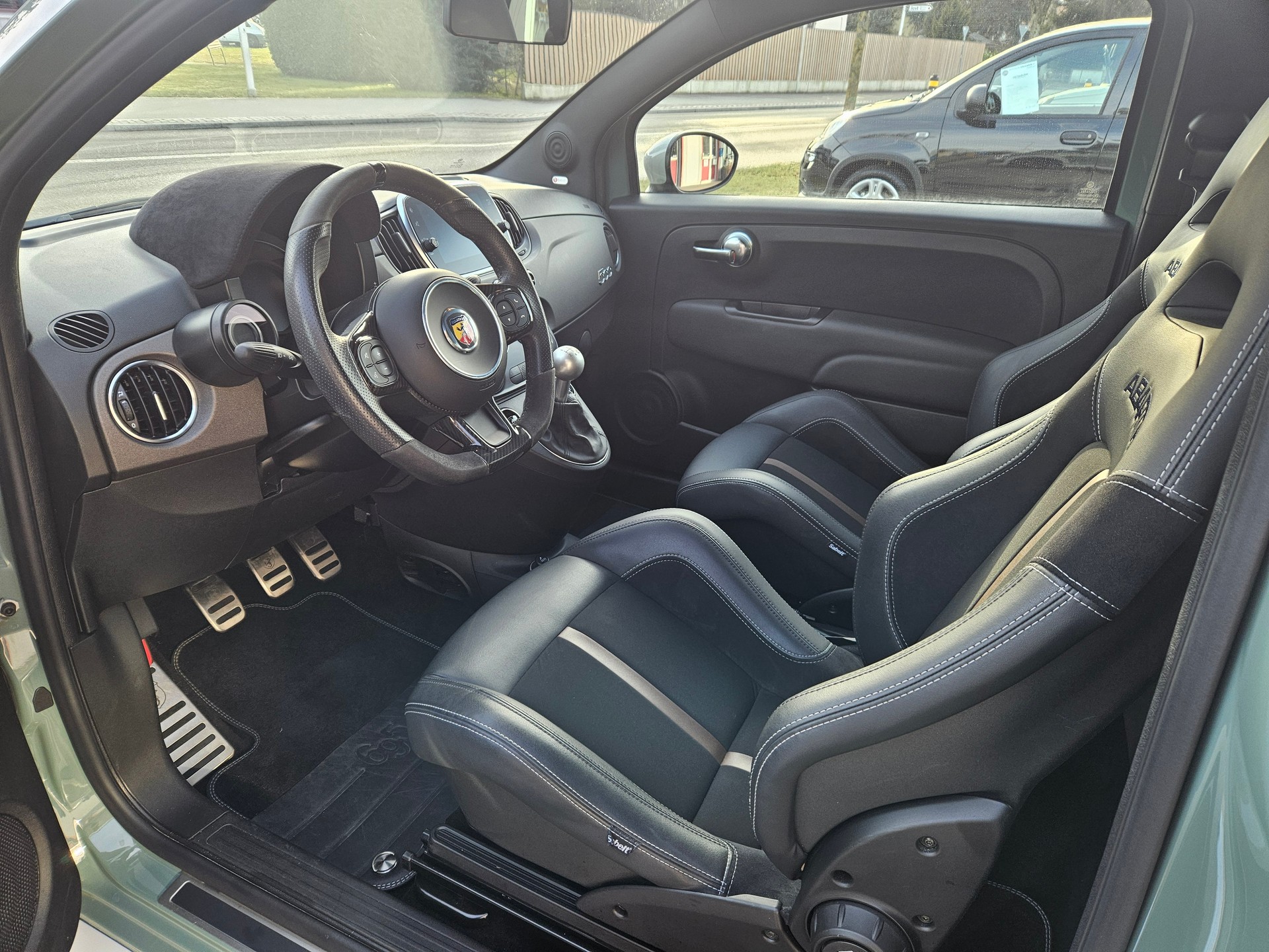 FIAT 695 1.4 16V Turbo Abarth 70 Anniversario-image-5