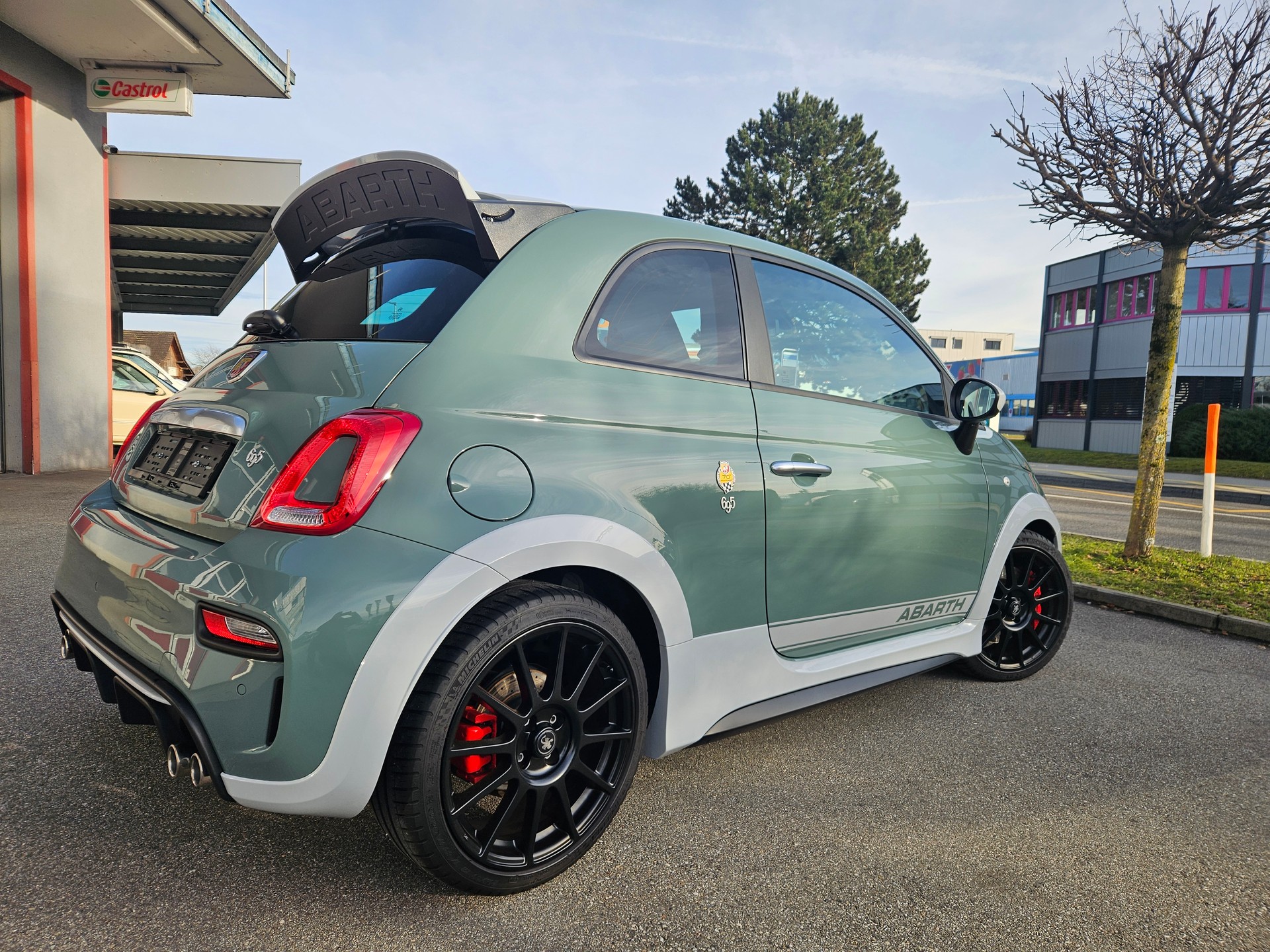 FIAT 695 1.4 16V Turbo Abarth 70 Anniversario-image-3