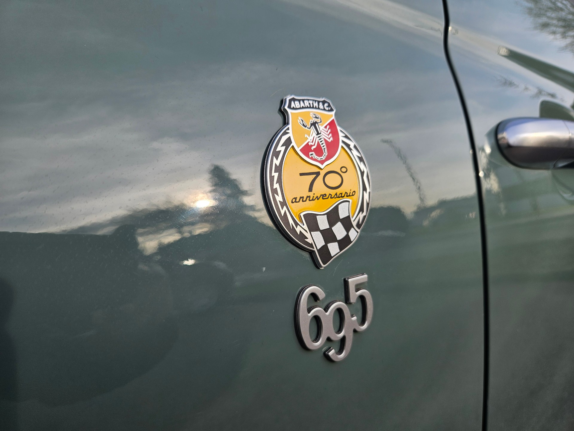 FIAT 695 1.4 16V Turbo Abarth 70 Anniversario-image-4