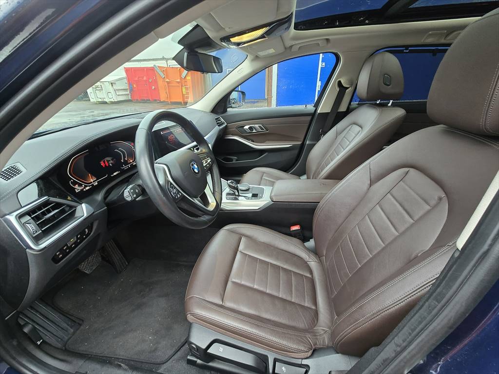 BMW 320d xDrive 48V Touring Luxury Line Steptronic-image-8