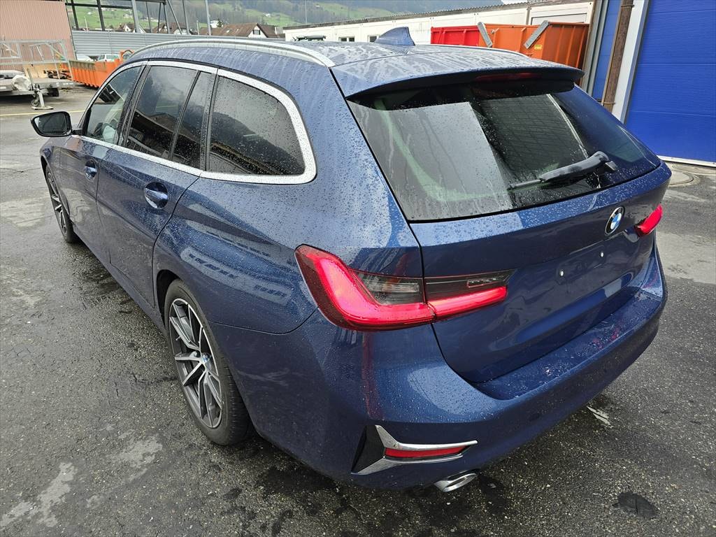 BMW 320d xDrive 48V Touring Luxury Line Steptronic-image-2