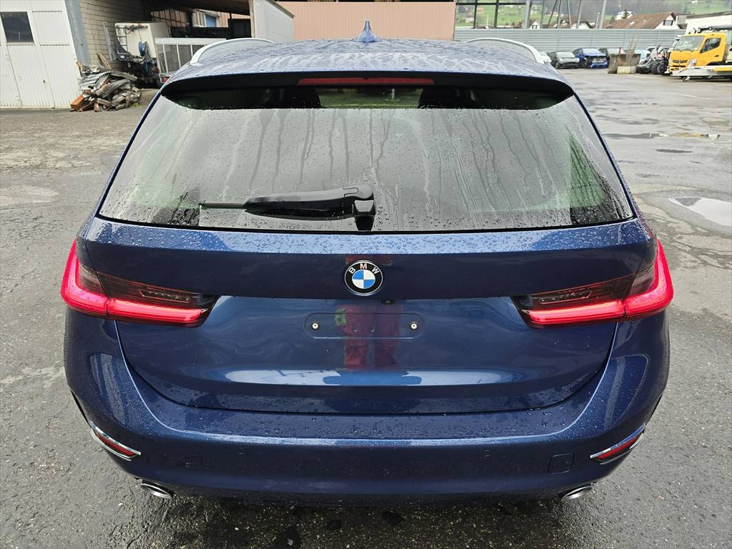BMW 320d xDrive 48V Touring Luxury Line Steptronic-image-3