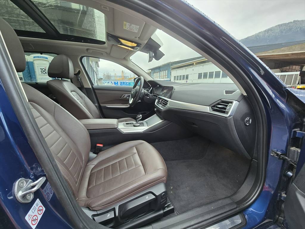 BMW 320d xDrive 48V Touring Luxury Line Steptronic-image-10